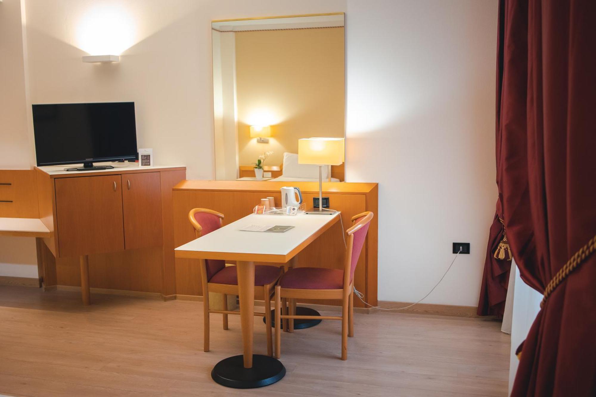 Best Western Mirage Hotel Fiera Падерно Дуняно Екстериор снимка